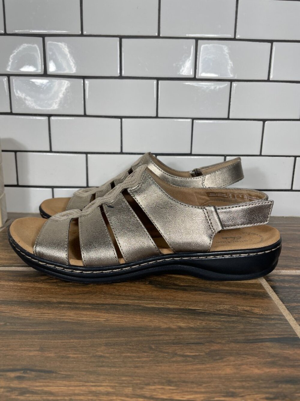 Clarks Leisa Ruby Shoes Womens Size 9 Metallic Faux Leather Strappy Sandals